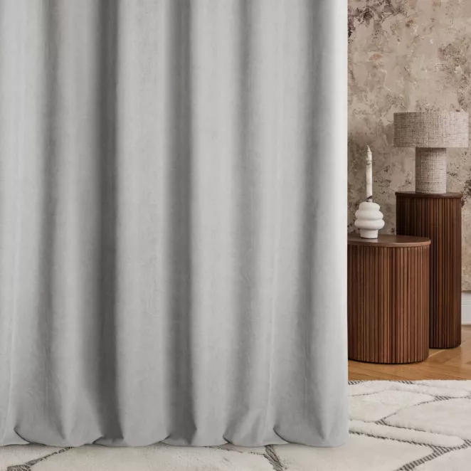 Zasłona szyta na flexach szaro popielata z dwustronnej tkaniny zaciemniającej 100% blackout, o strukturze weluru