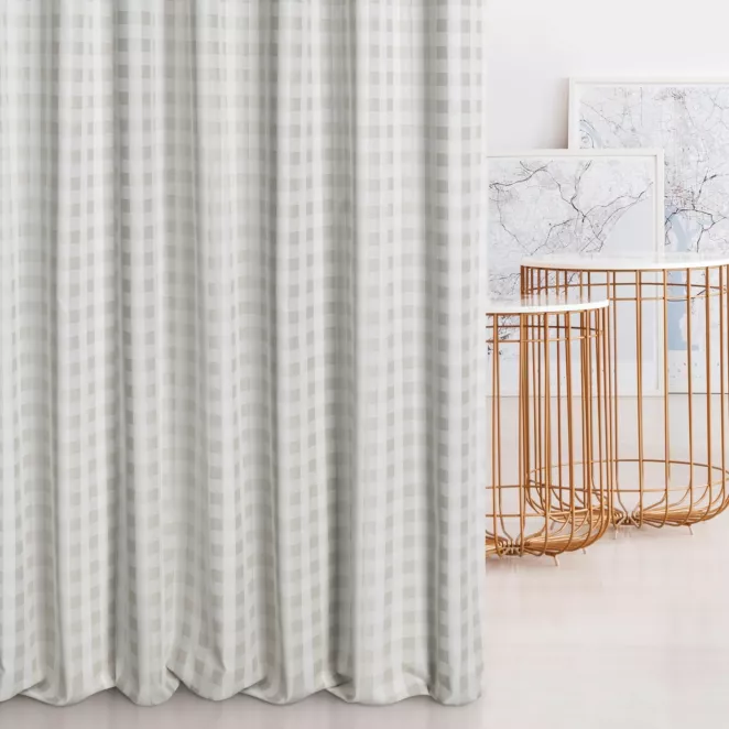 Zasłona szyta na taśmie fala kremowo szampańska z dwustronnej tkaniny, deseń w kratę z dodatkiem srebrnej nici