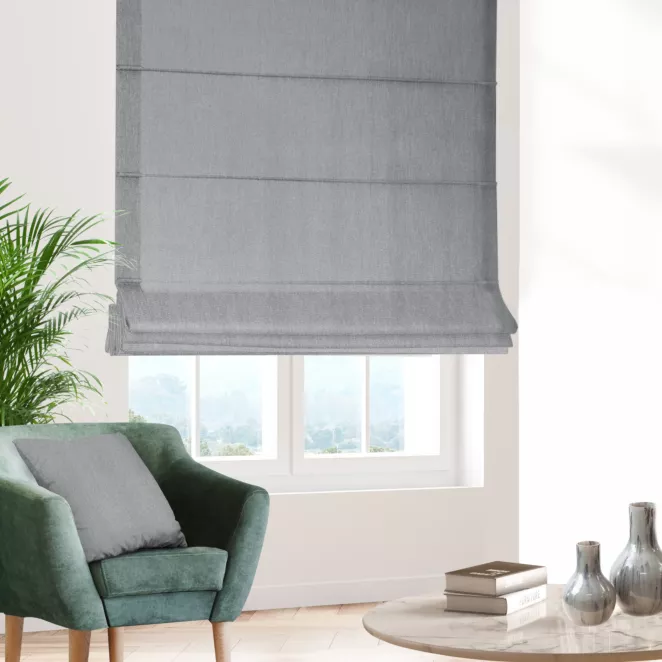Roleta rzymska popielata z tkaniny strukturalnej z delikatnym połyskiem