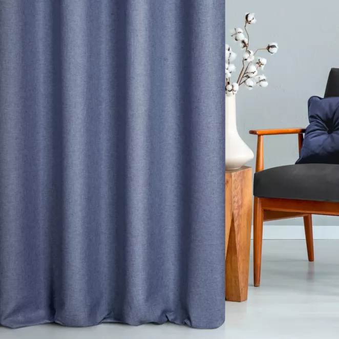 Zasłona szyta na flexach ciemnoniebieska z tkaniny trudnopalnej, zaciemniającej, typu blackout z efektem melanżu