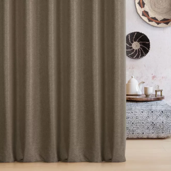 Zasłona szyta na taśmie fala jasnobrązowa o naturalnym charakterze, z widocznym, ozdobnym splotem