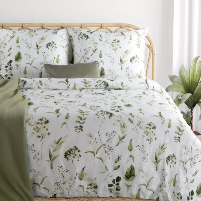 Pościel 160x200 cm komplet 3 częściowy satyna bawełniana kolor oliwkowo, biały zdobiony motywem roślinnym  SPRING 105 Eurofirany