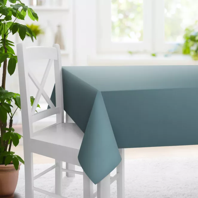 Obrus szyty niebieski z gładkiej tkaniny typu blackout