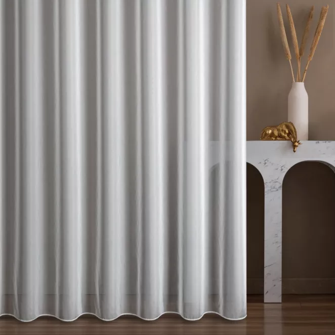 Firana szyta na taśmie fala biała z matowej tkaniny z efektem drobnego deszczyku , wykończona obciążnikiem