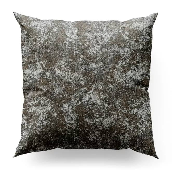 Poszewka szyta brązowa z miękkiej tkaniny szenilowej z efektem przecierki, przetykana nicią metaliczną