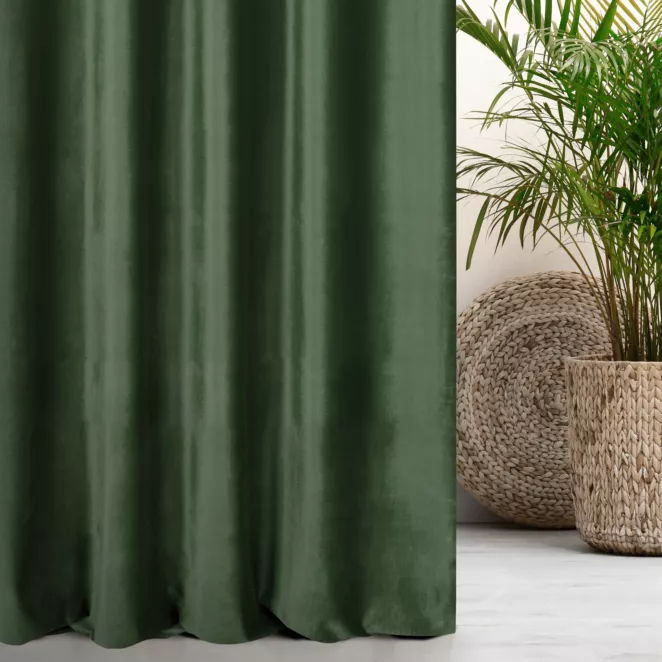 Zasłona szyta na taśmie 5 cm ciemnooliwkowa z miękkiej półmatowej tkaniny welwetowej