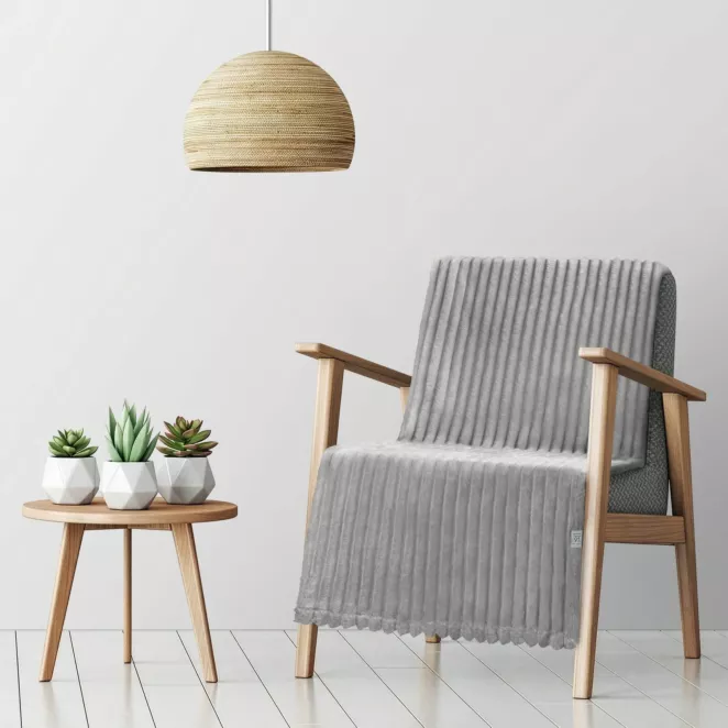 Narzuta na fotel /koc 70x160 cm srebrna z wytłaczanym wzorem i efektem 3D SOFT DESIGN 91 Eurofirany