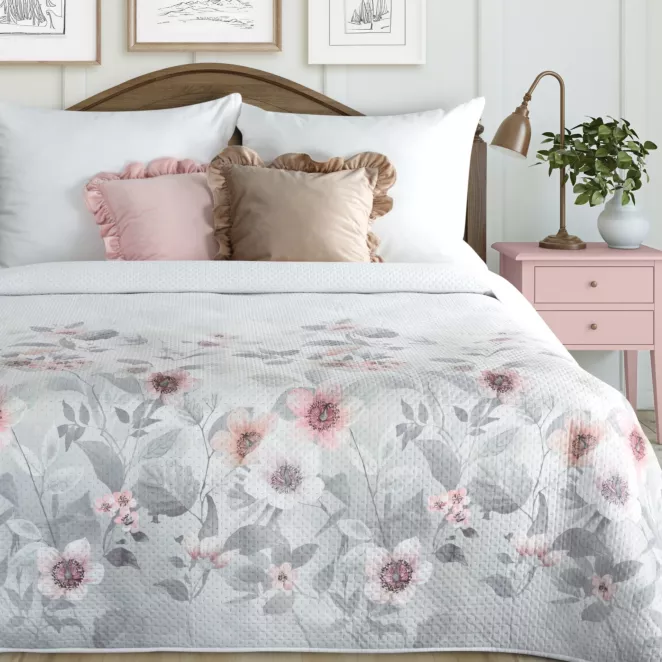 Narzuta srebrno, pudrowa 170x210 cm pikowana metodą hot press zdobiona nadrukiem kwiatów ELIA Eurofirany