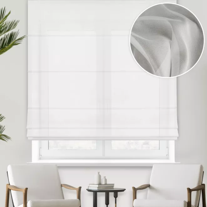 Roleta rzymska kremowa z miękkiej tkaniny o perłowym połysku, wykończona obciążnikiem