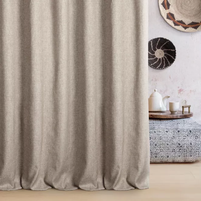 Zasłona szyta na taśmie fala jasnobrązowo beżowa z matowej tkaniny o grubym splocie z efektem melanżu