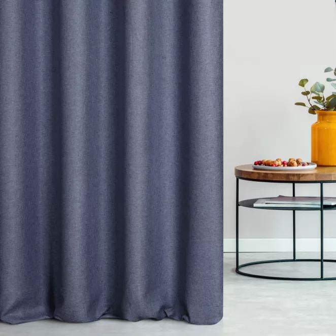 Zasłona szyta na flexach granatowa z tkaniny trudnopalnej, zaciemniającej, typu blackout z efektem melanżu
