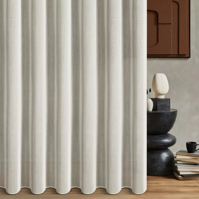 Firana szyta na przelotkach kremowa z gładkiej matowej etaminy o naturalnym splocie