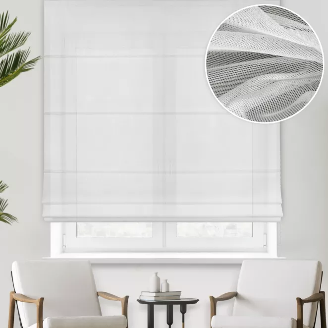 Roleta rzymska naturalna z miękkiej matowej tkaniny o strukturze siatki, wykończona obciążnikiem, odporna na zaciągnięcia