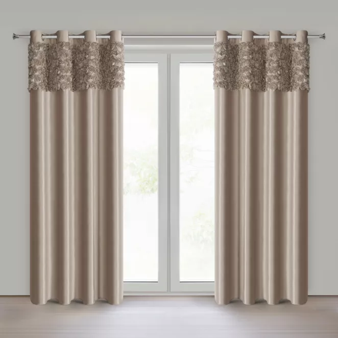 Zasłona ciemnobeżowa z welwetu zdobiona aplikacją 3D róż 140x250 cm  przelotka - ROSES Eva Minge Eurofirany