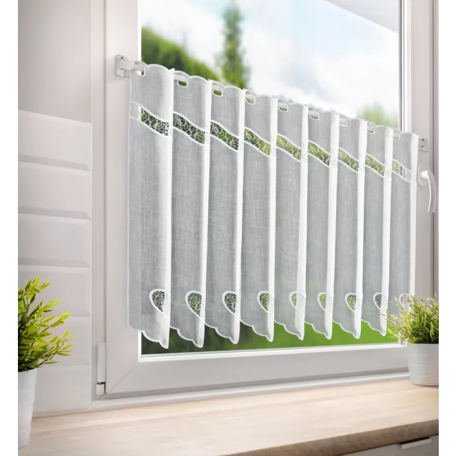 Tkanina firanowa zazdrostka zdobiona ażurowym haftem serca Eurofirany