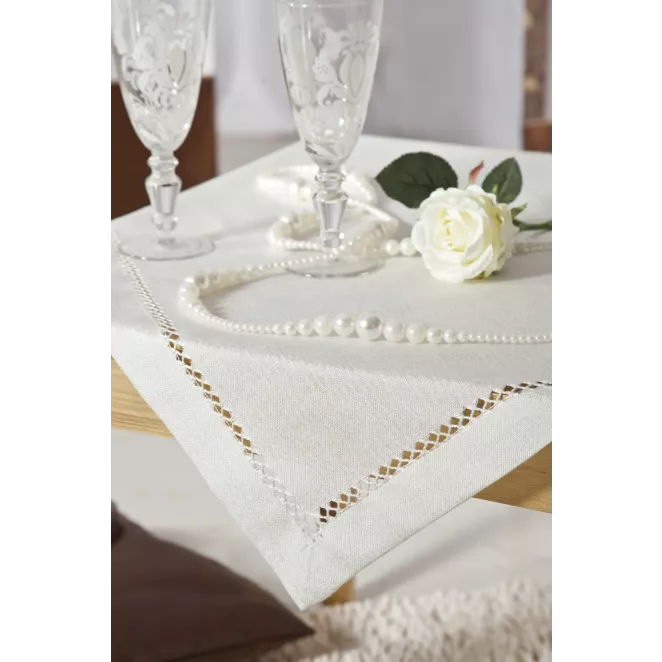 Bieżnik na stół biały 85x85 cm Emily z ozdobną listwą i mereżką