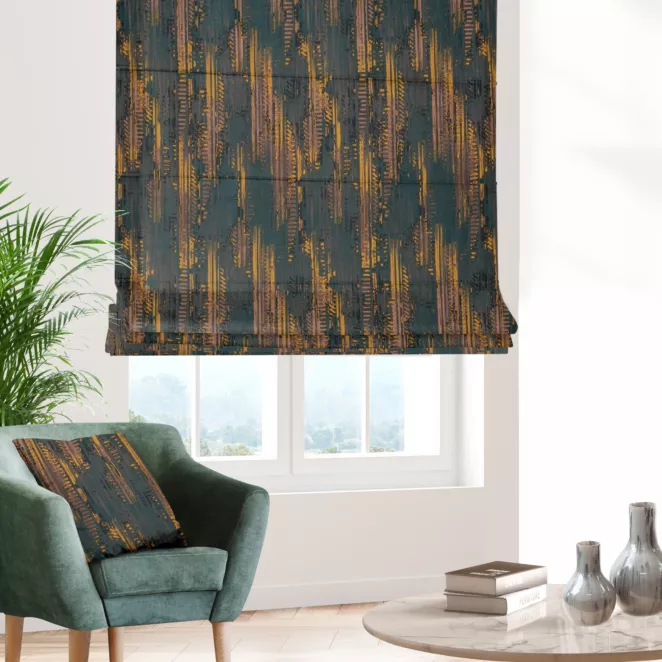 Roleta rzymska turkusowa z miękko układającej się tkaniny z nowoczesnym nieregularnym wzorem