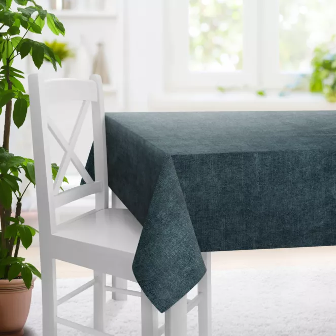 Obrus szyty granatowy z miękkiej tkaniny szenilowej