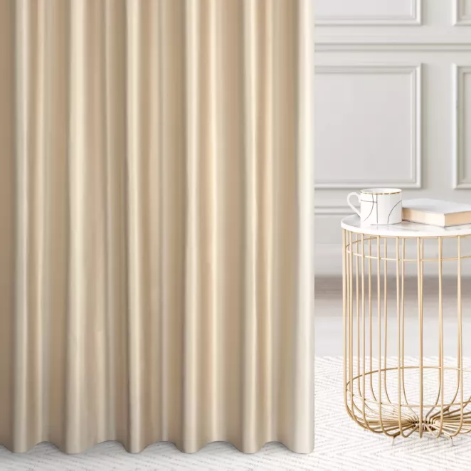 Zasłona szyta na flexach złota z tkaniny o satynowym połysku zaciemniającej w 100%