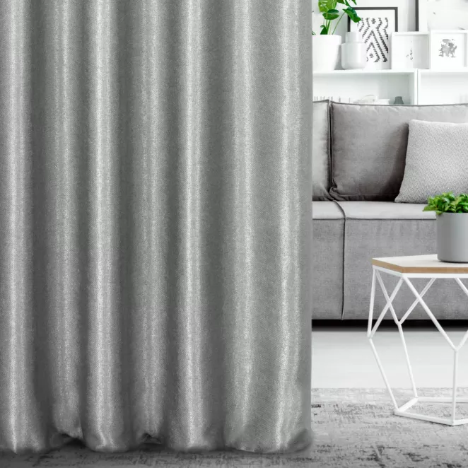 Zasłona szyta na taśmie fala popielata z gładkiej, zaciemniającej tkaniny z wyraźnym splotem