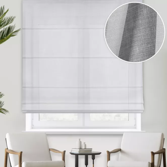 Roleta rzymska biała z półprzezroczystej tkaniny o lekkim połysku, wykończona obciążnikiem