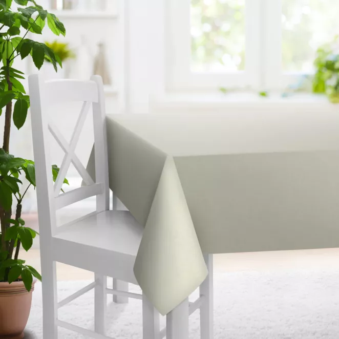 Obrus szyty beżowy z gładkiej zaciemniającej tkaniny typu dimout