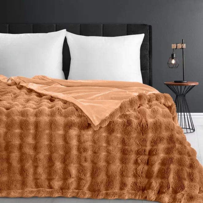 Koc 220x200 cm miodowy z miękkiej tkaniny futerkowej z efektem 3D LILY Eurofirany