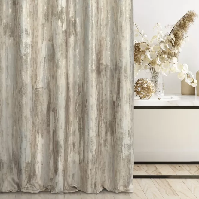 Zasłona szyta na flexach kremowo srebrzysta z welwetowej tkaniny z błyszczącym nadrukiem