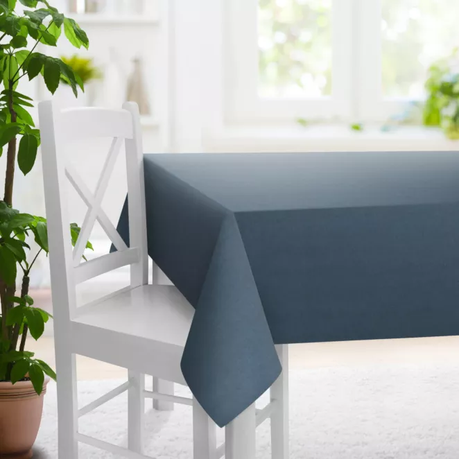 Obrus szyty niebieski z szenilowej tkaniny