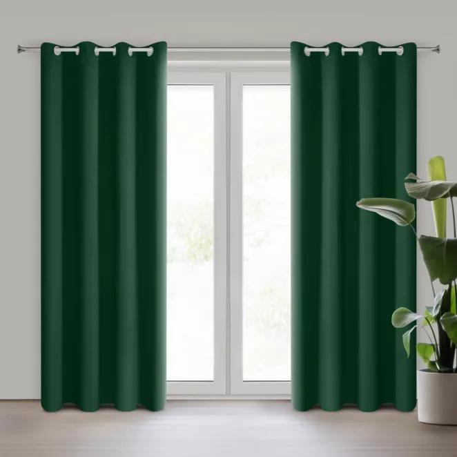 Zasłona ciemnozielona zaciemniająca gładka półmatowa 135x250 cm przelotka LOGAN Eurofirany