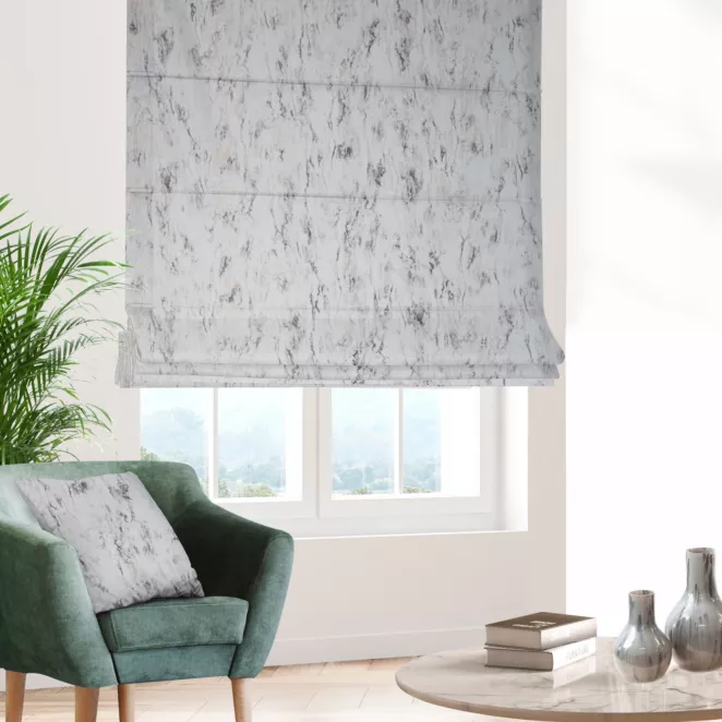 Roleta rzymska naturalno złocista z tkaniny welwetowej ze złotym marmurkowym nadrukiem