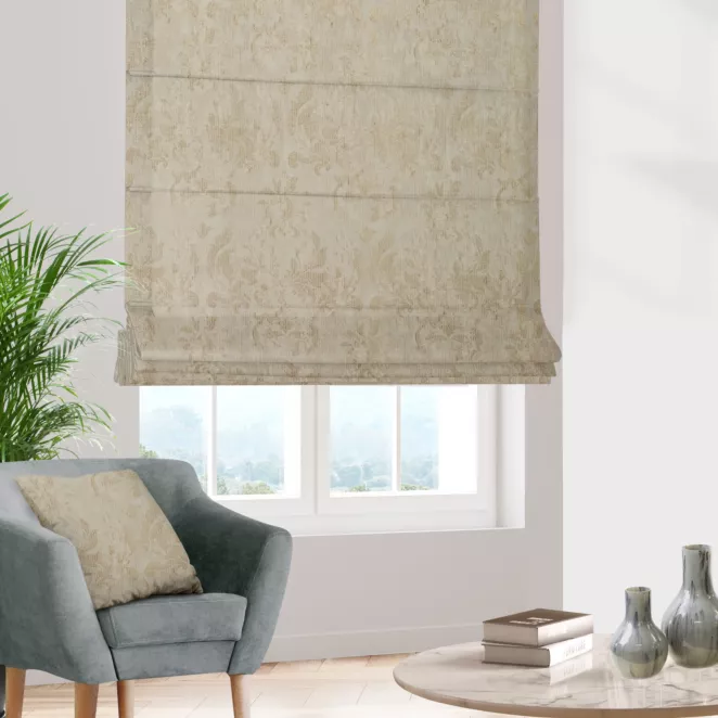 Roleta rzymska kremowo złota z miękkiej tkaniny w ornamentowy wzór
