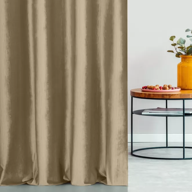 Zasłona szyta na taśmie fala złota z tkaniny welwetowej w pionowe prążki, wykończona obciążnikiem