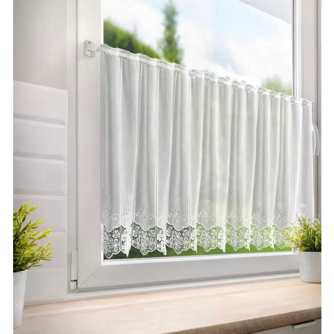 Tkanina firanowa zazdrostka zdobiona ażurowym haftem z motywem kwiatów Eurofirany