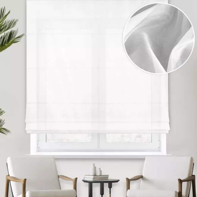 Roleta rzymska biała z błyszczącej tkaniny wykończonej obciążnikiem