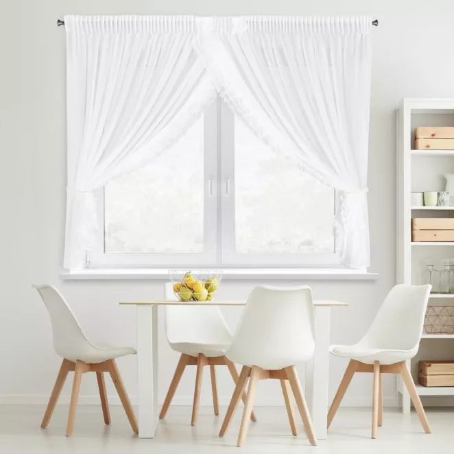 Firana biała z szyfonowej tkaniny zdobiona falbanką w komplecie troczek 400x160 cm LUISA - taśma Eurofirany