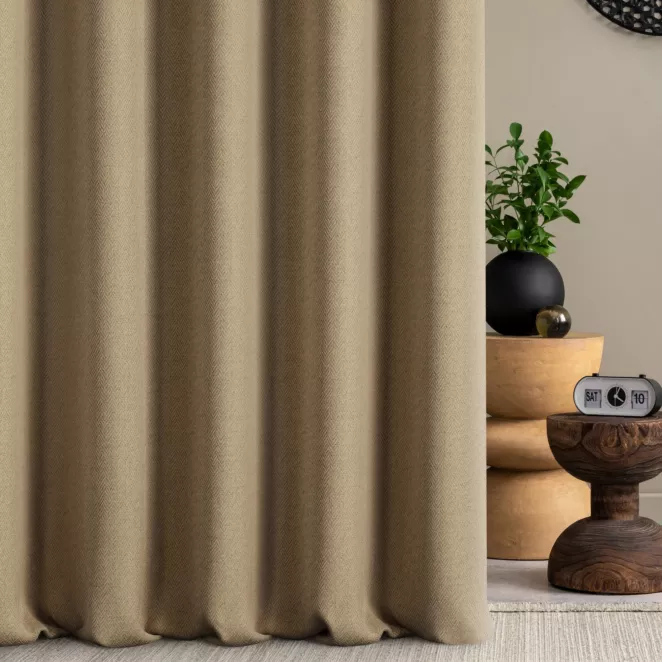 Zasłona szyta na taśmie fala brązowa z tkaniny z jodełkowym wzorem geometrycznym