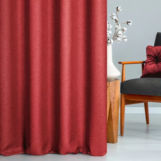 Zasłona szyta na flexach jasnoczerwona z tkaniny trudnopalnej, zaciemniającej, typu blackout z efektem melanżu