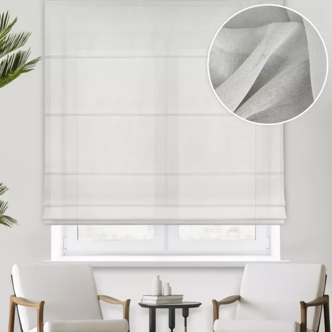 Roleta rzymska srebrna z półmatowej etaminy o luźnym splocie, wykończona obciążnikiem