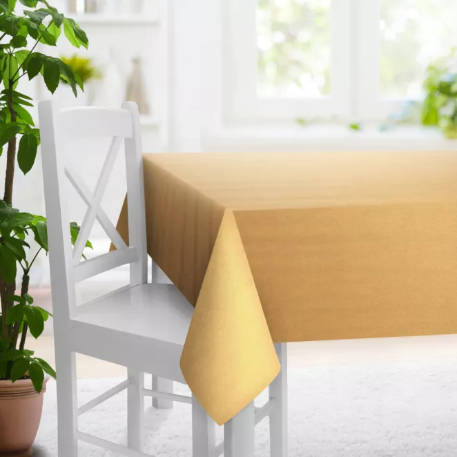 Obrus szyty złoty z tkaniny strukturalnej z delikatnym połyskiem