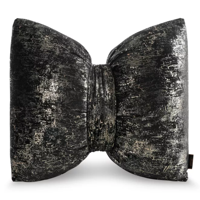 Poduszka 45x55 cm welwetowa kolor czarny w kształcie kokardy z przecieranym lśniącym nadrukiem KODARDA 1 Eurofirany