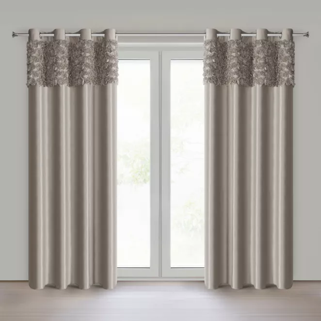 Zasłona beżowa z welwetu zdobiona aplikacją 3D róż 140x250 cm przelotka - ROSES Eva Minge Eurofirany