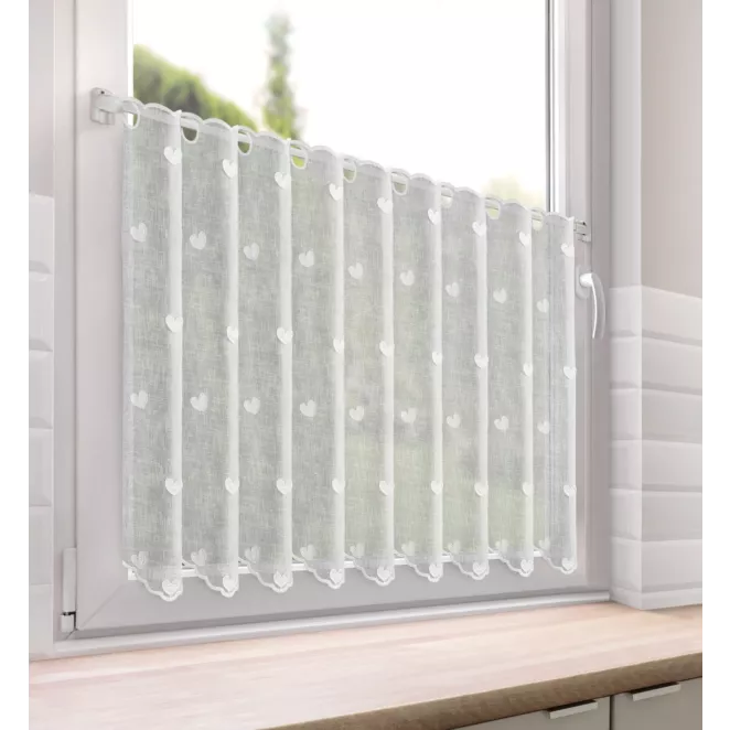 Tkanina firanowa zazdrostka zdobiona haftowaną aplikacją w kształcie serduszek Eurofirany