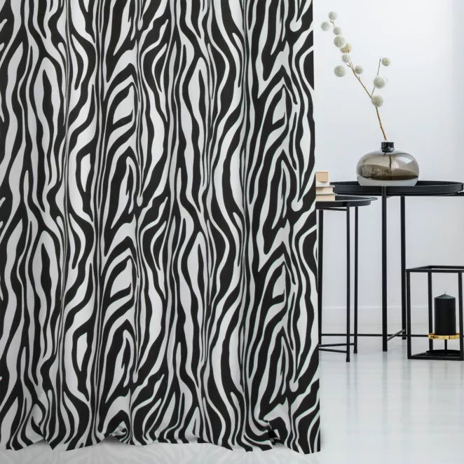 Zasłona szyta na flexach biało czarna z miękkiej tkaniny z nadrukiem, wzór w zebrę