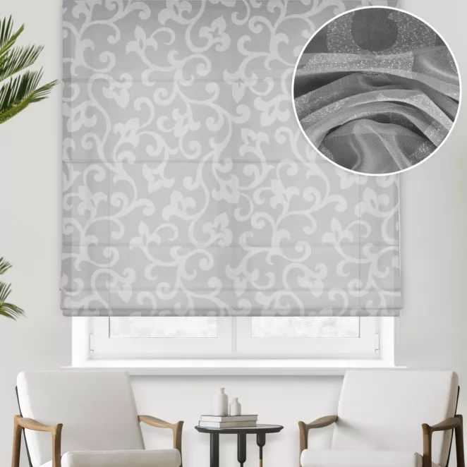 Roleta rzymska srebrna z miękkiej tkaniny o delikatnym połysku z nowoczesnym wzorem burnout, wykończona obciążnikiem