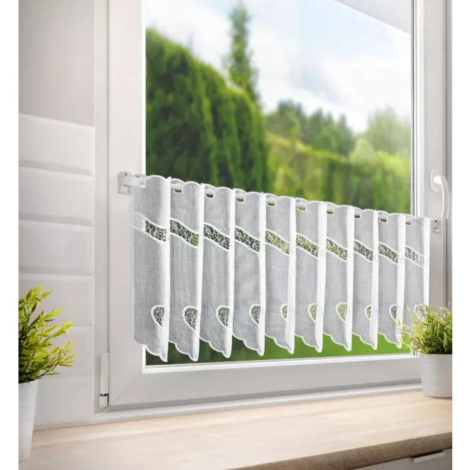 Tkanina firanowa zazdrostka zdobiona ażurowym haftem serca Eurofirany