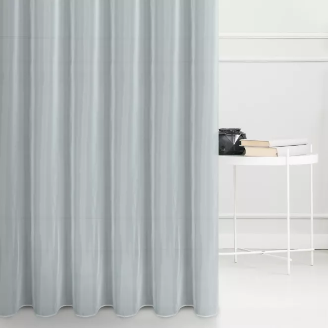 Firana szyta na tunelu niebieska z matowego jedwabiście miękkiego woalu, wykończona obciążnikiem