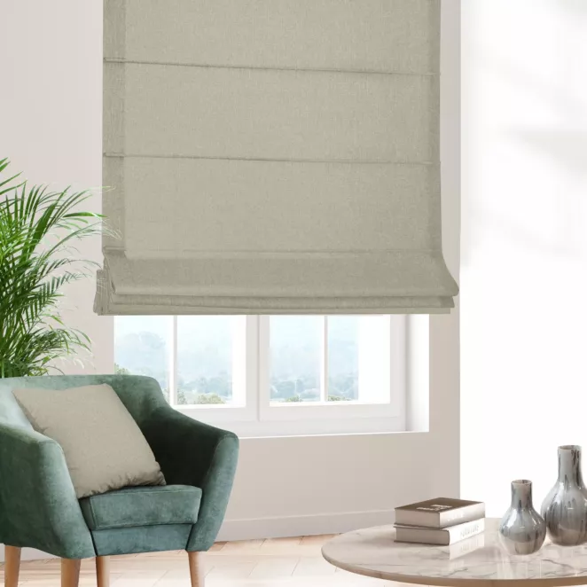 Roleta rzymska srebrna z tkaniny o naturalnym splocie w stylu eko