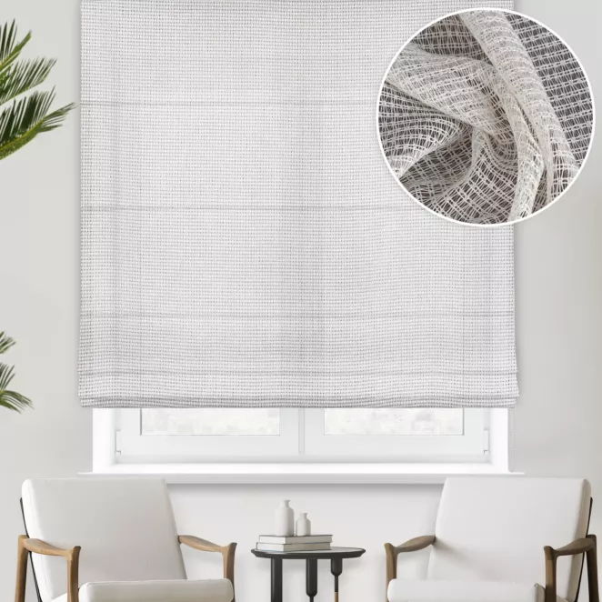 Roleta rzymska kremowo złocista z siatki o geometrycznym splocie z błysczącą nicią, wykończona obciążnikiem
