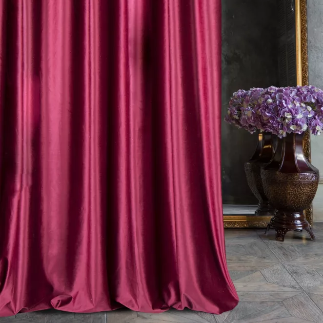 Zasłona szyta na taśmie fala ITALIA bordowa z tkaniny welwetowej o delikatnym połysku